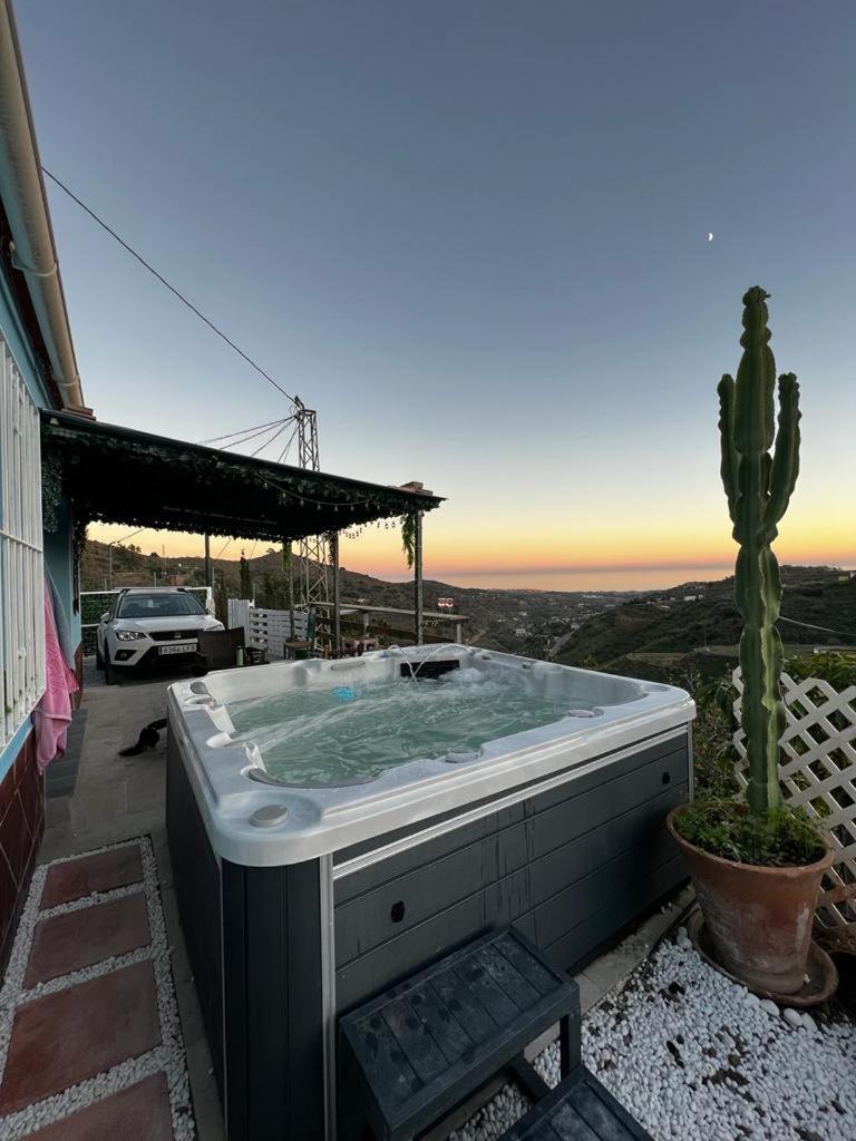 Casa Rural Malaga Monkey Love Con Jacuzzi Iznate Ngoại thất bức ảnh